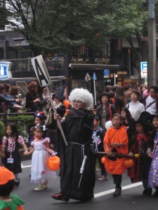Not sure who this guy is dressing up as...